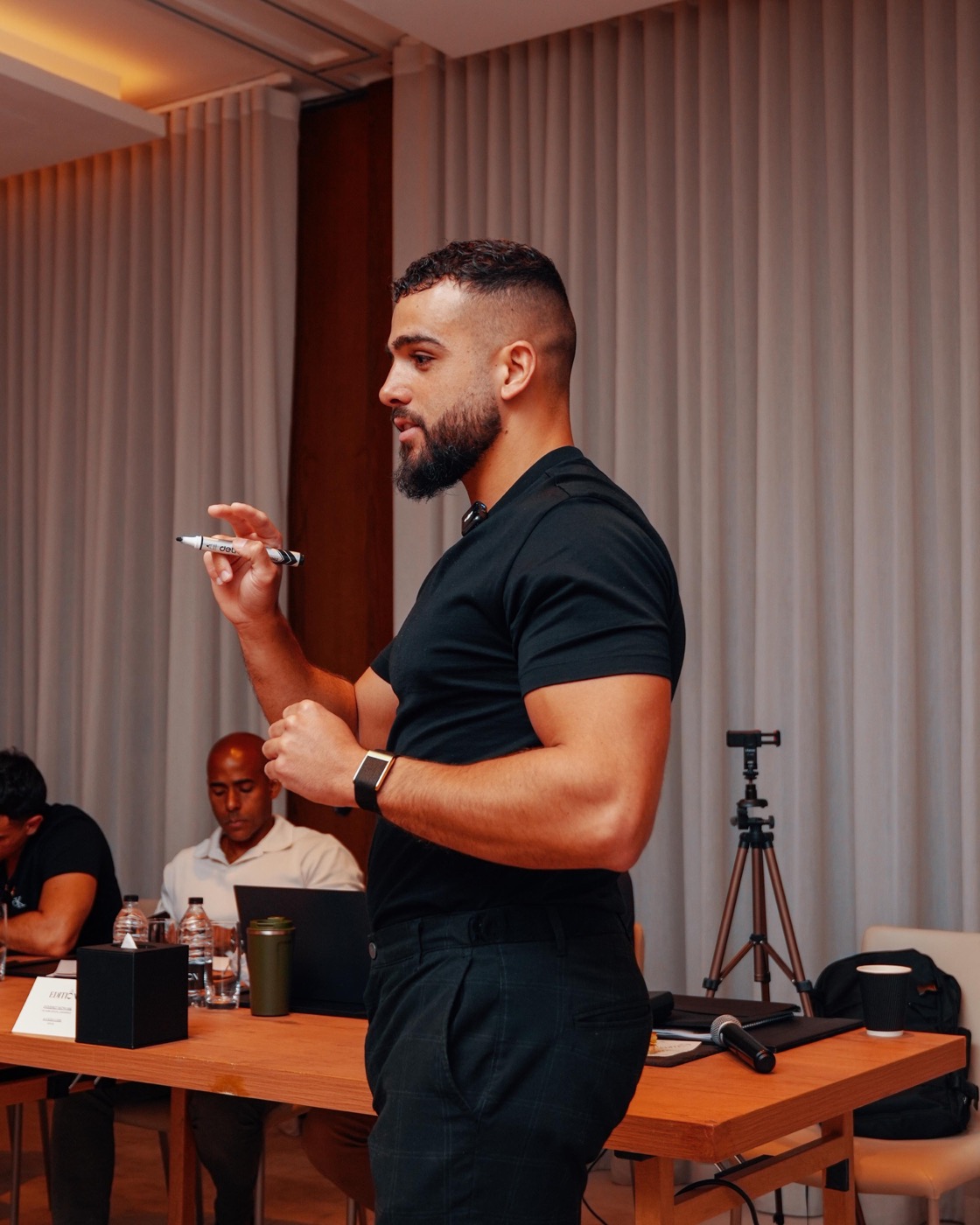 Adrián Villanueva formando a un equipo de ventas